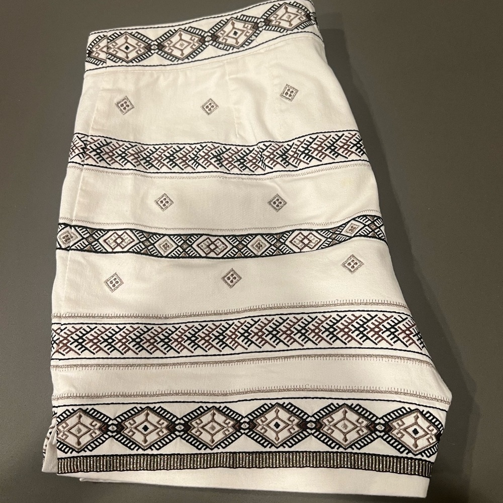 Women’s Shorts - Picture 3 of 4